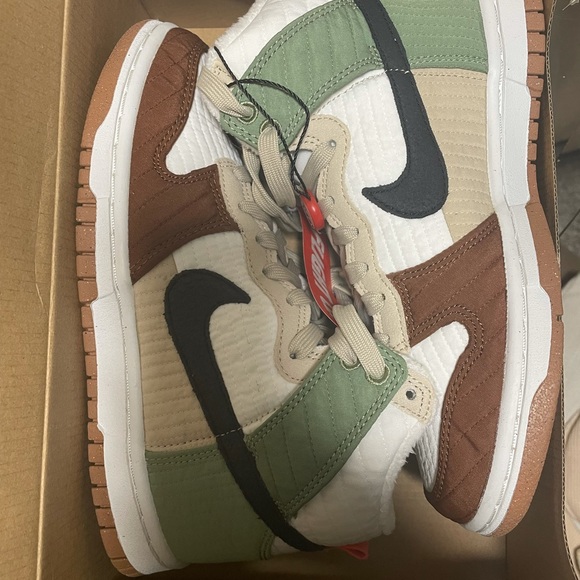 Dunk High 1’s - Picture 1 of 4